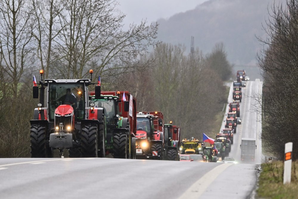 Na protest proti politice EU dnes v ČR vyjelo asi 3000 kusů zemědělské techniky