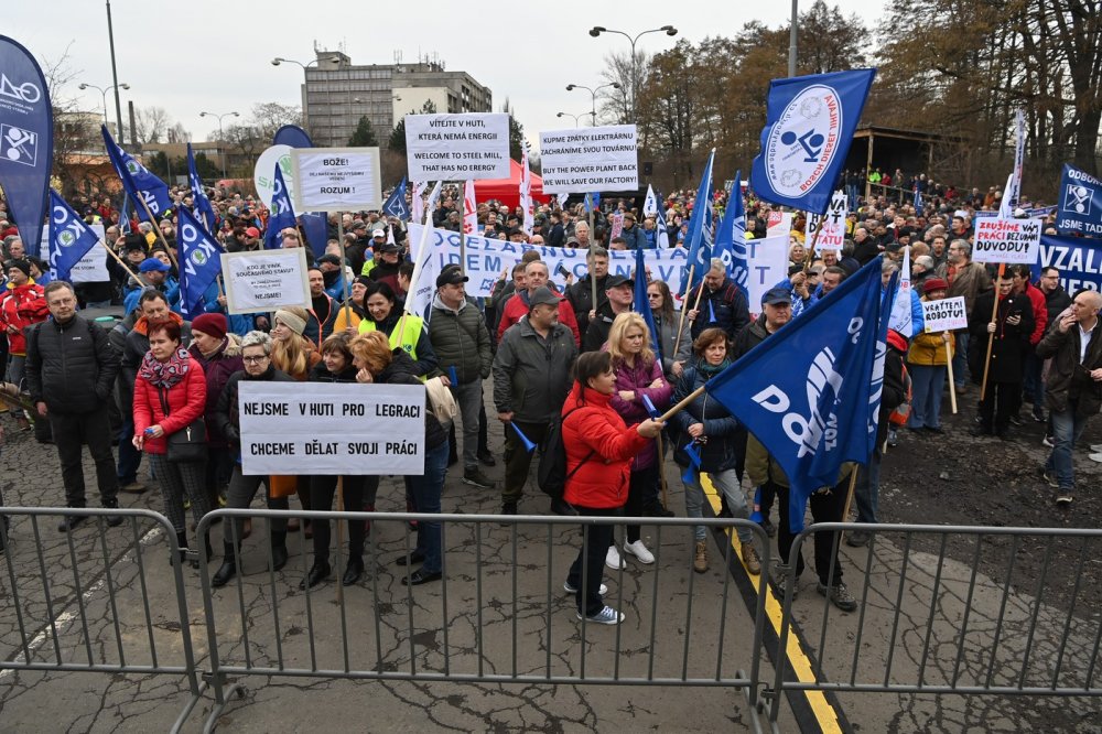 Na protest před Liberty Ostrava se sešly tisíce lidí