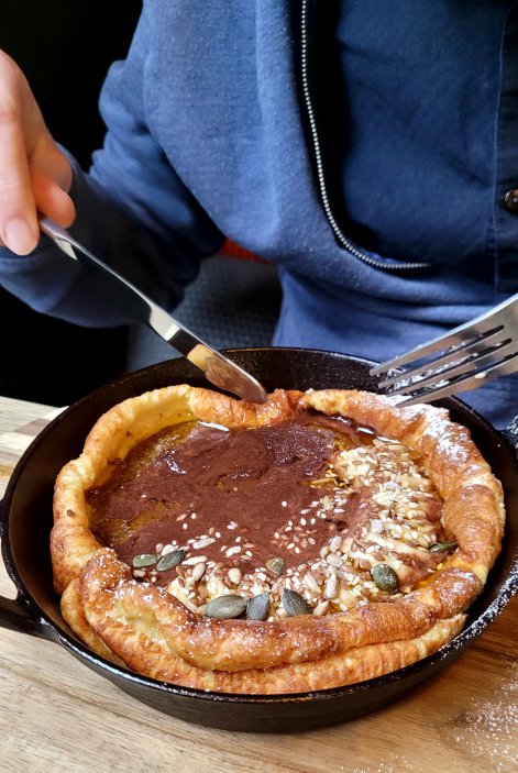 Palačinka Dutch baby sice pochází z Ameriky, ale v snídaňovém podniku Yonder si ji určitě dejte.