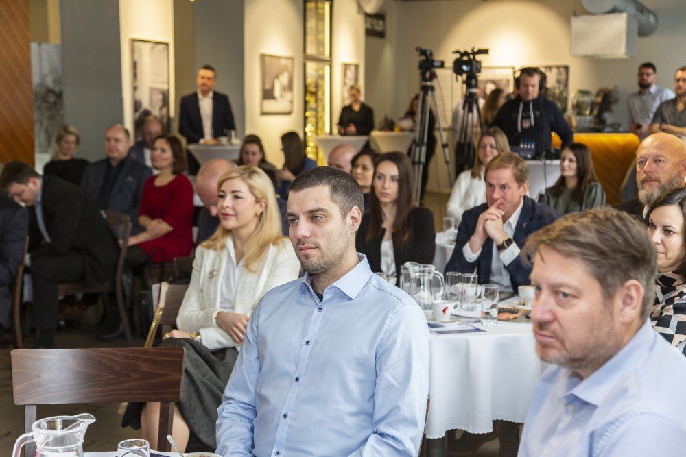 Business breakfast na téma Korporátní dluhopisy v galerii Café Louvre