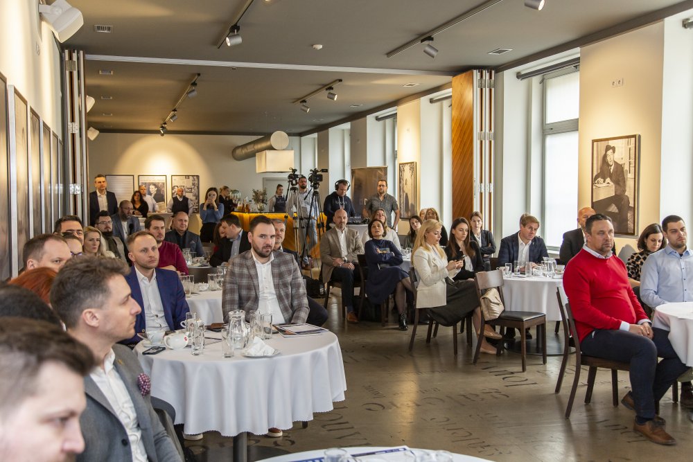 Business breakfast na téma Korporátní dluhopisy v galerii Café Louvre