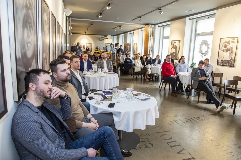 Business breakfast na téma Korporátní dluhopisy v galerii Café Louvre