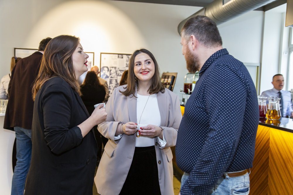 Business breakfast na téma Korporátní dluhopisy v galerii Café Louvre