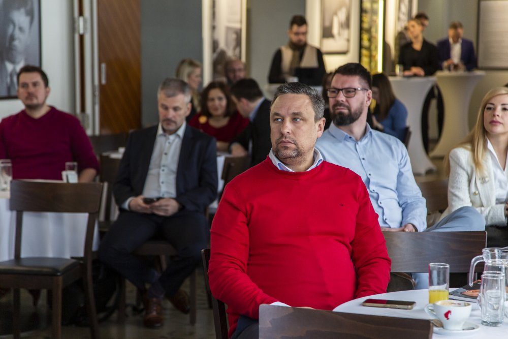 Business breakfast na téma Korporátní dluhopisy v galerii Café Louvre