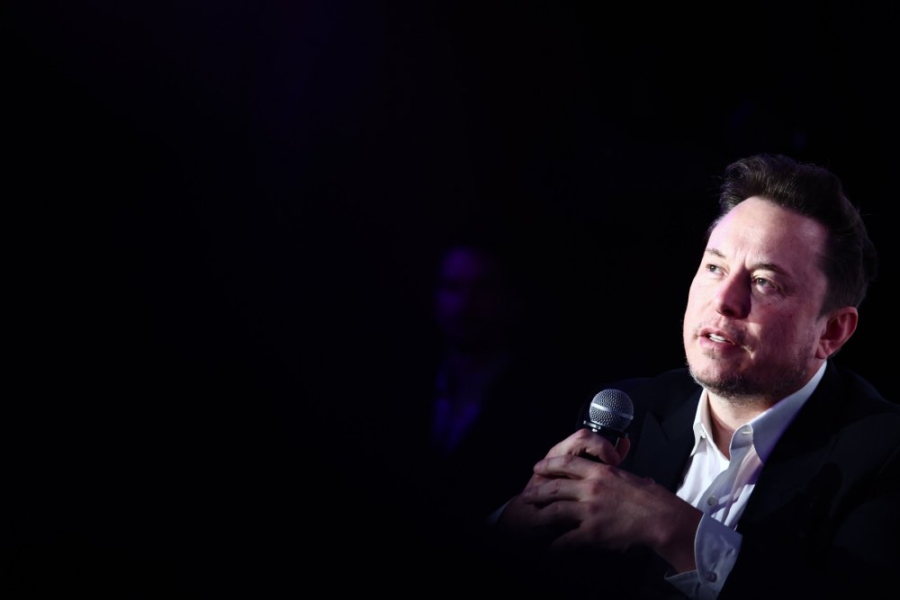 Elon Musk je podnikatel, vizionář a průkopník v oblastech jako jsou elektrická doprava, kosmický průmysl a technologie. Narodil se v Jihoafrické republice a je znám především jako spoluzakladatel společností PayPal, Tesla, SpaceX, Neuralink a The Boring Company. 