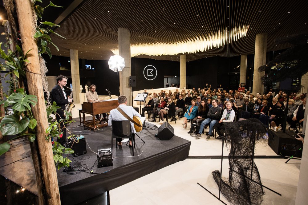 Ondřej Pivec a jeho Organic Trio (Libor Šmoldas, Jakub Doležal) - tentokrát v sestavě bez bicích. 