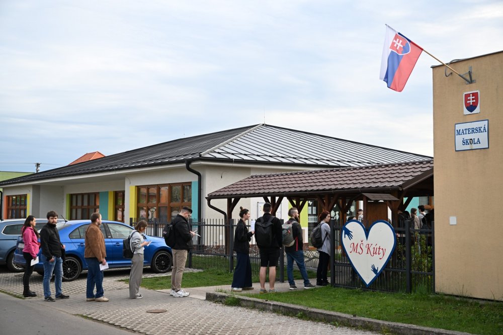 Korčok nebo Pellegrini? Slováci volí nového prezidenta