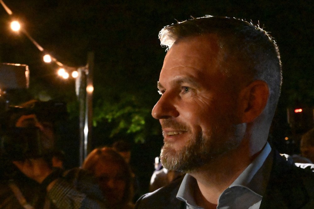 Peter Pellegrini průběžně vede