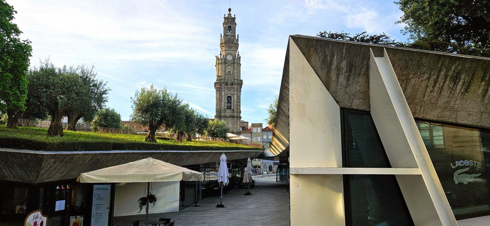 Porto - Igreja and Torre dos Clérigos - nejvyšší věž města se 75 metry bývala orientačním bodem i pro připlouvající lodě.