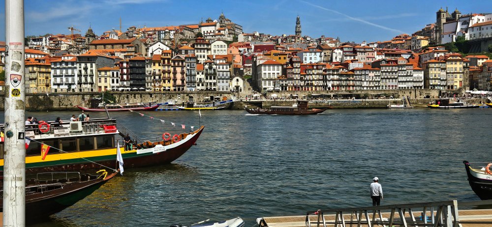 Porto - nábřeží Cais Da Ribeira - patrně nejslavnější panorama města.