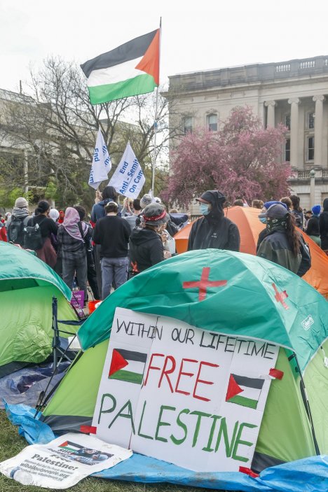 Studenti newyorské Kolumbijské univerzity protestují proti izraelské ofenzivě v Pásmu Gazy