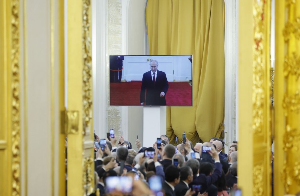 Putin v Kremlu složil přísahu a oficiálně se znovu ujal prezidentského úřadu