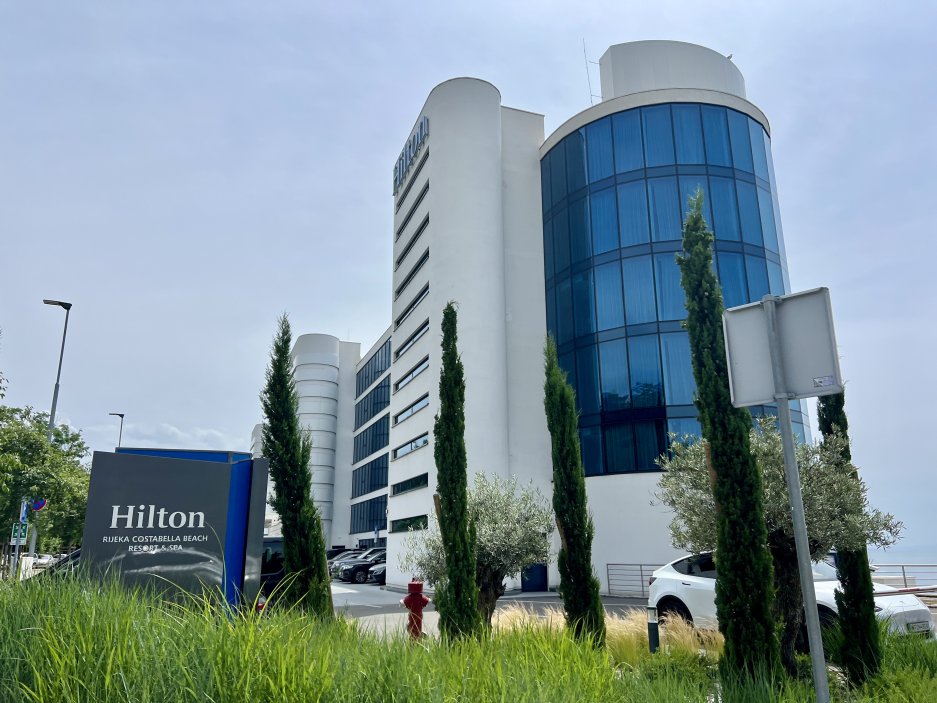 Příjezd do hotelu Hilton Rijeka Costabella