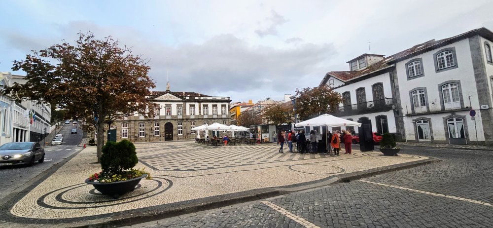 Angra do Heroísmo - hlavní náměstí Praca Velha s radnicí