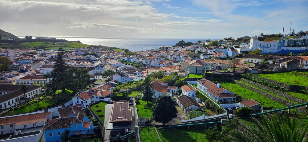 Angra do Heroísmo - malá rybářská vesnička se rozrostla na přístav, který hrál prim ve světovém obchodě přes Atlantik