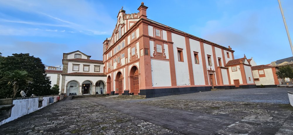 Museu de Angra do Heroismo - sídlí v bývalém františkánském klášteře z 15.století