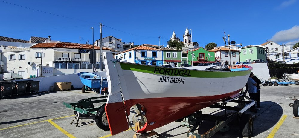 Sao Mateus da Calheta - velrybářská vesnička. Ještě do roku 1983 se tu prý lovily velryby.