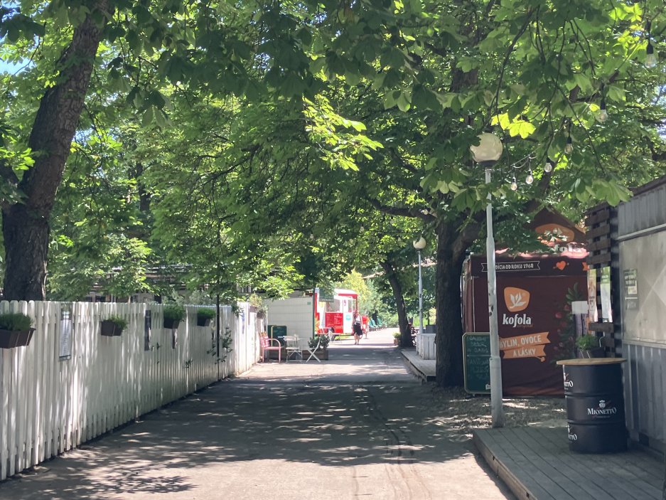 Kromě stínu, krásných výhledů a nekonečných zelených ploch lákají "Riegráče" i na gastro. Přesněji na pivo.