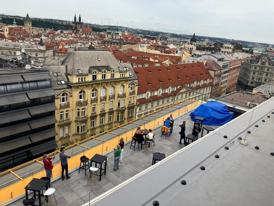 Na střeše Máje bývaly technologie, nikdy tedy nebyla přístupná.