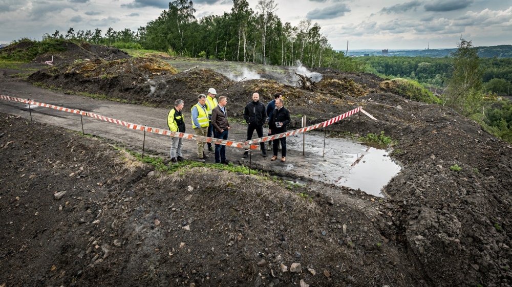 Hoření haldy Heřmanice v Ostravě má zabránit ochranný sarkofág