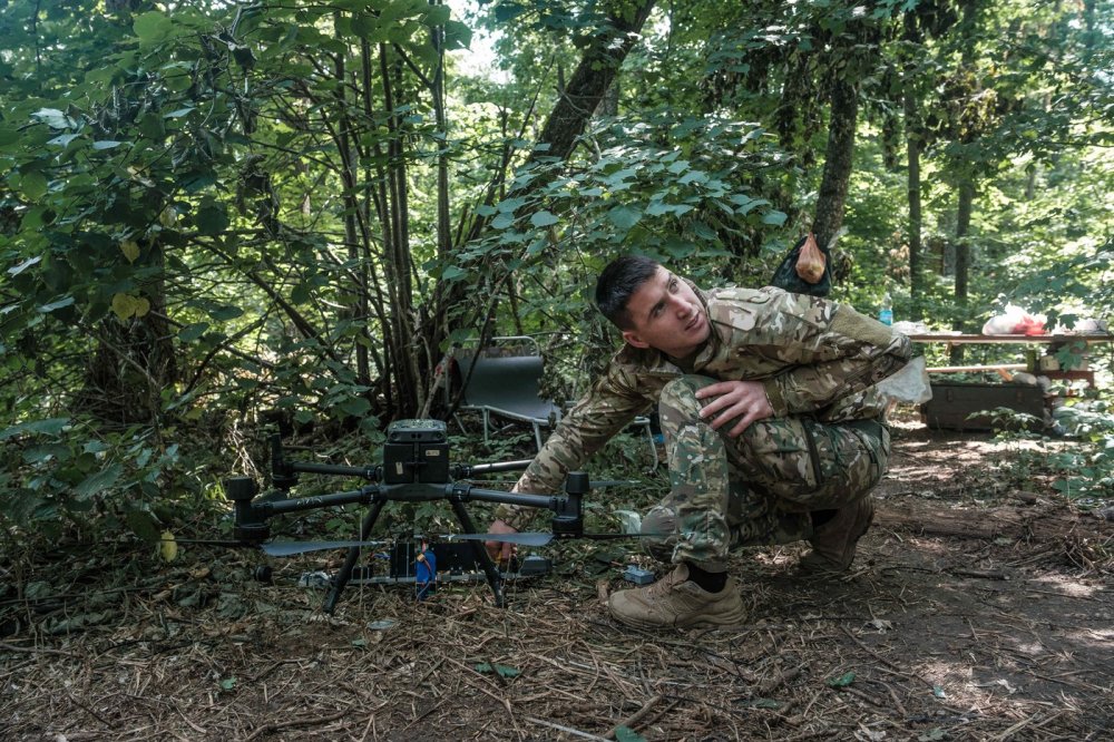 Vojáci ukrajinské armády na frontové linii v charkovské oblasti