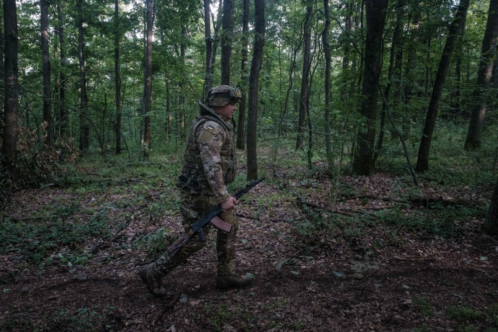 Voják ukrajinské armády na frontové linii v charkovské oblasti