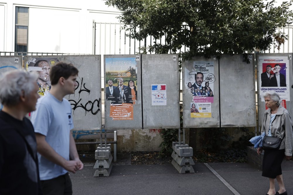 První kolo parlamentních voleb ve Francii vyhrálo Národní sdružení