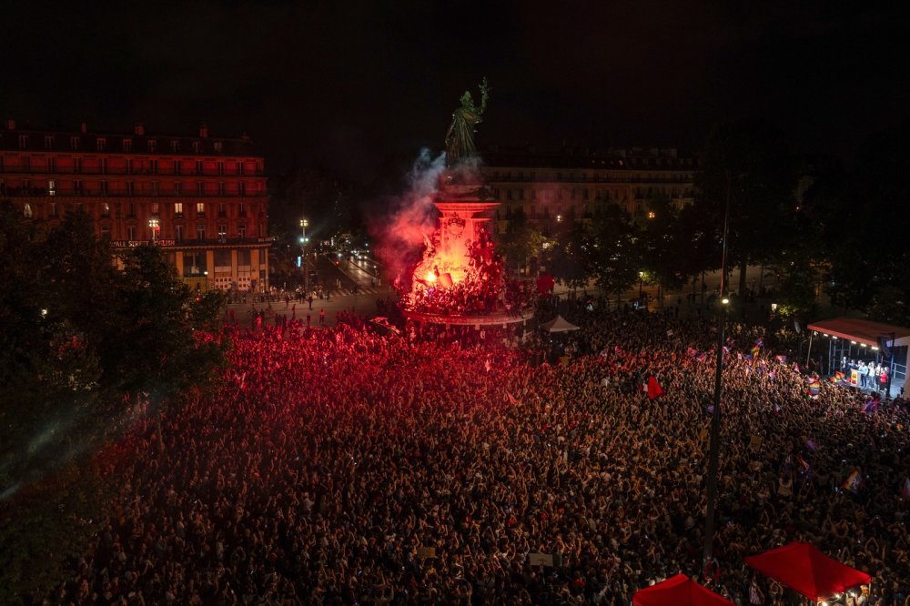 První kolo parlamentních voleb ve Francii vyhrálo Národní sdružení