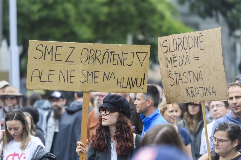 Protesty proti zákonu o veřejnoprávní televizi a rozhlasu v Bratislavě