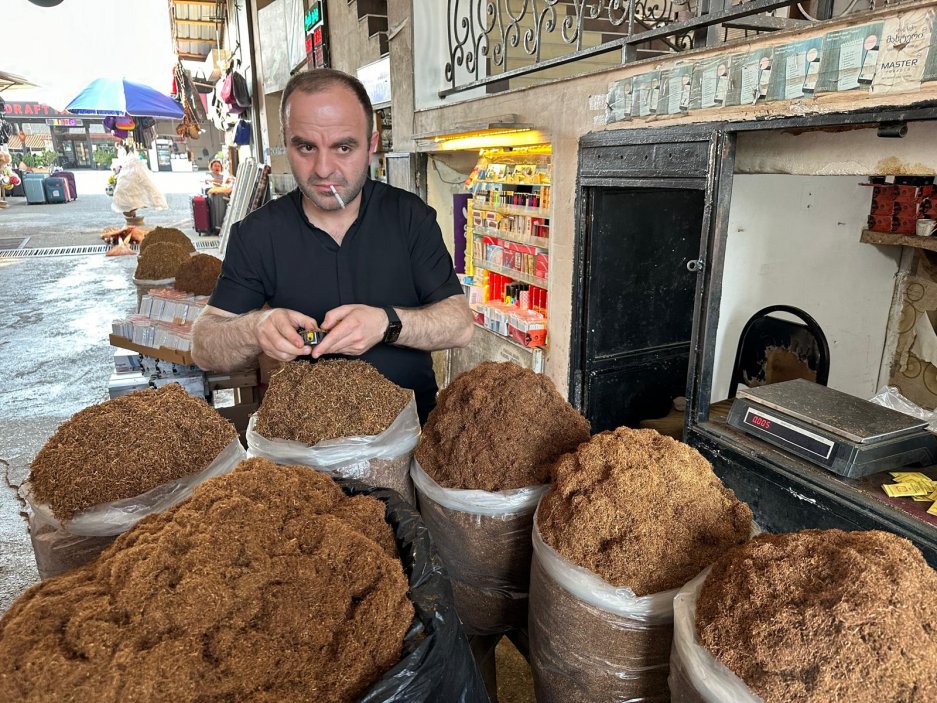 A taky tabák. Hodně a levného tabáku. 100 gramů tam nestojí ani stovku.