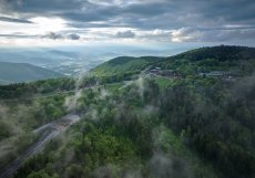 Pustevny jsou významným horským bodem a turistickým lákadlem na hřebeni Beskyd. Nabízí škálu různorodých turistických, sportovních a rekreačních aktivit. 