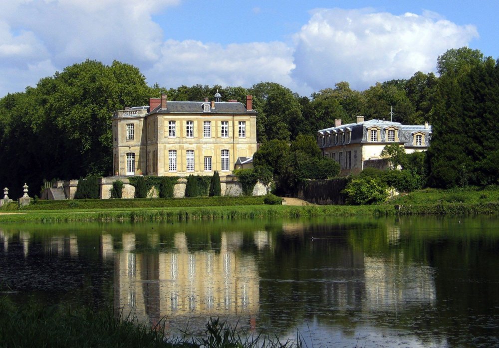 Chateau de Villett, sídlo z konce 17. století, se nachází čtyřicet minut jízdy autem od Paříže