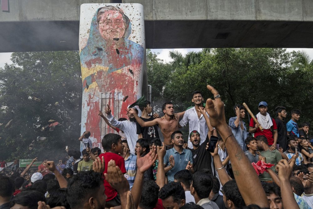 Demonstrace v Bangladéši si vyžádaly více než 100 mrtvých