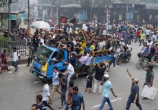 Demonstrace v Bangladéši si vyžádaly více než 100 mrtvých