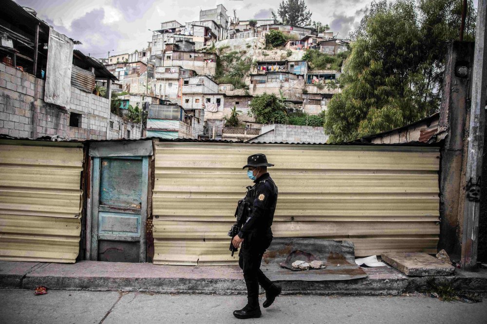 V kategorii Každodenní život získal nominaci volný fotograf David Těšínský za sérii nazvanou Život a smrt v Guatemale.