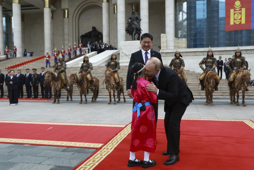 Ruský prezident Vladimir Putin se svým protějškem Uchnágínem Chürelsüchem