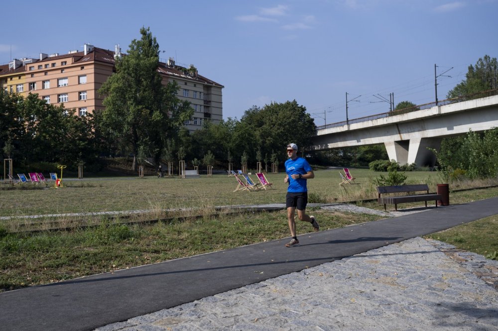 Praha 7 u Vltavy dokončila park U Vody, plánuje ho dále rozvíjet