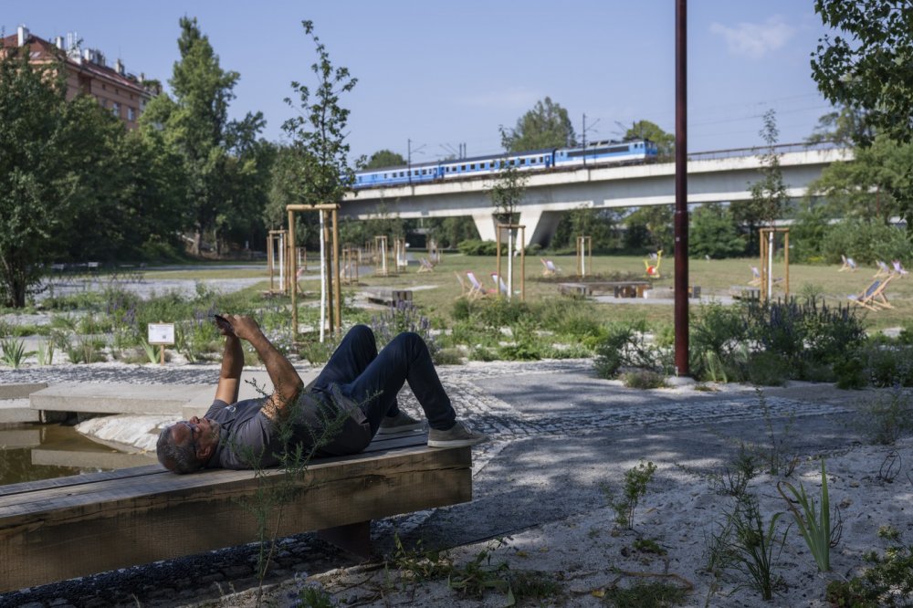 Praha 7 u Vltavy dokončila park U Vody, plánuje ho dále rozvíjet