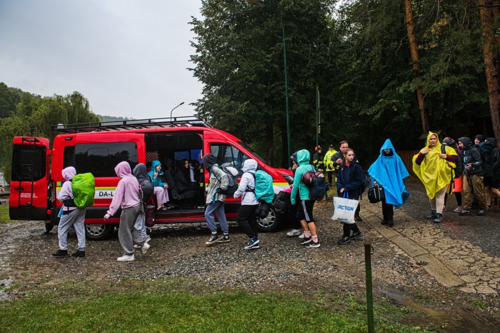 Evakuace dětského tábora Pod Templštýnem u Hrubšic na Brněnsku