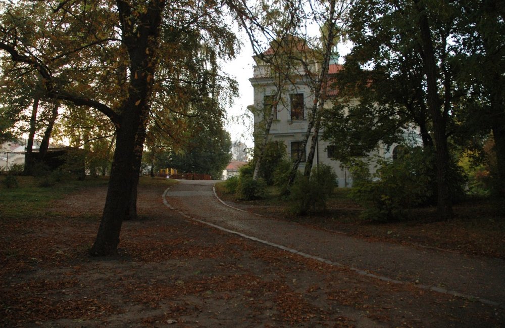 Pozemky včetně staveb a ohradních zdí jsou národní kulturní památkou.