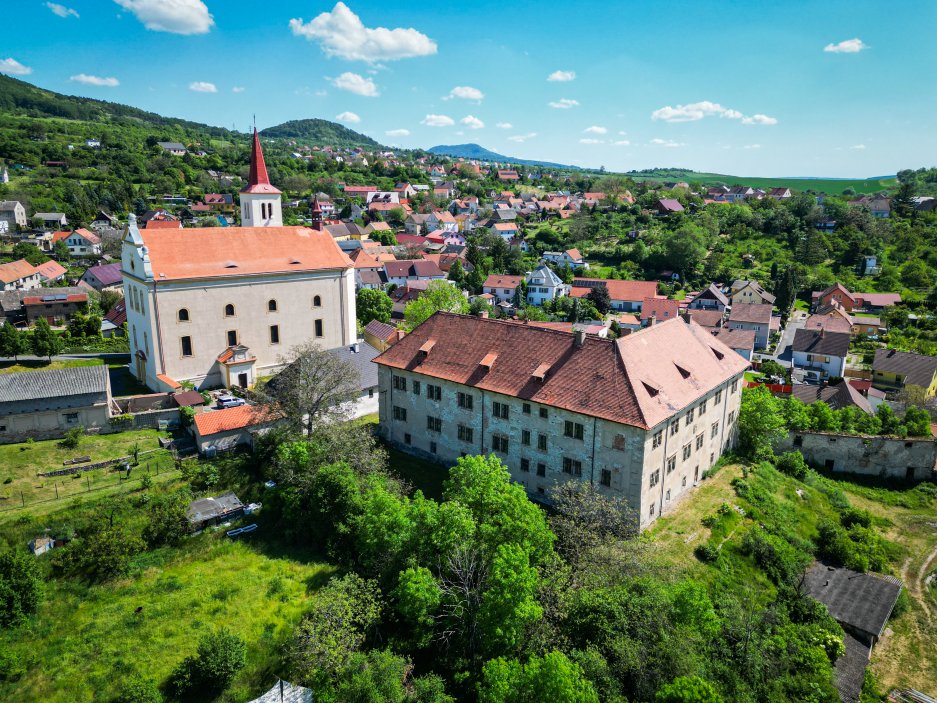 Žitenický zámek se dodnes zachoval ve velmi dobrém stavu díky relativně šetrnému využití litoměřickým archivem v době normalizace a následně díky péči Vyšehradské kapituly, které byl majetek navrácen.