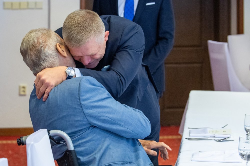 Miloš Zeman slaví 80. narozeniny. Mezi gratulanty je i slovenský premiér Robert Fico