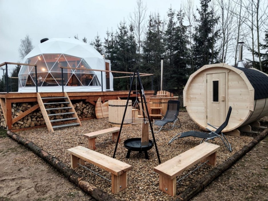 Glamping pod Liščím kopcem ukrývá veškerý komfort.