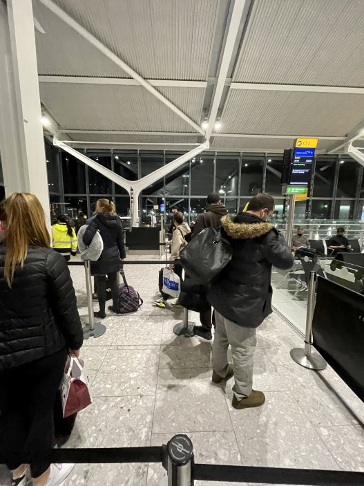 Zmatky na gatu na londýnském Heathrow