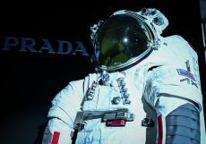 Astronauti poletí na Měsíc zřejmě ve skafandrech značky Prada