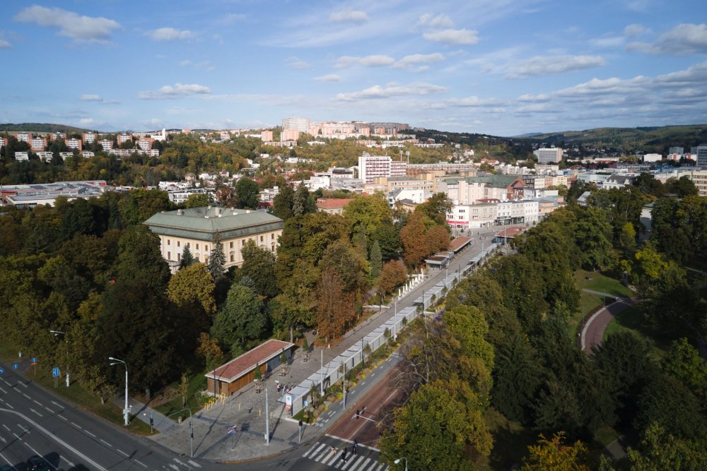 Tržiště Pod Kaštany nedaleko zámku ve Zlíně prošlo zásadní rekonstrukcí. Vedení města si od 100 milionové investice slibovala více návštěvníků.