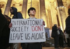 V Tbilisi proti výsledkům voleb protestují tisíce lidí