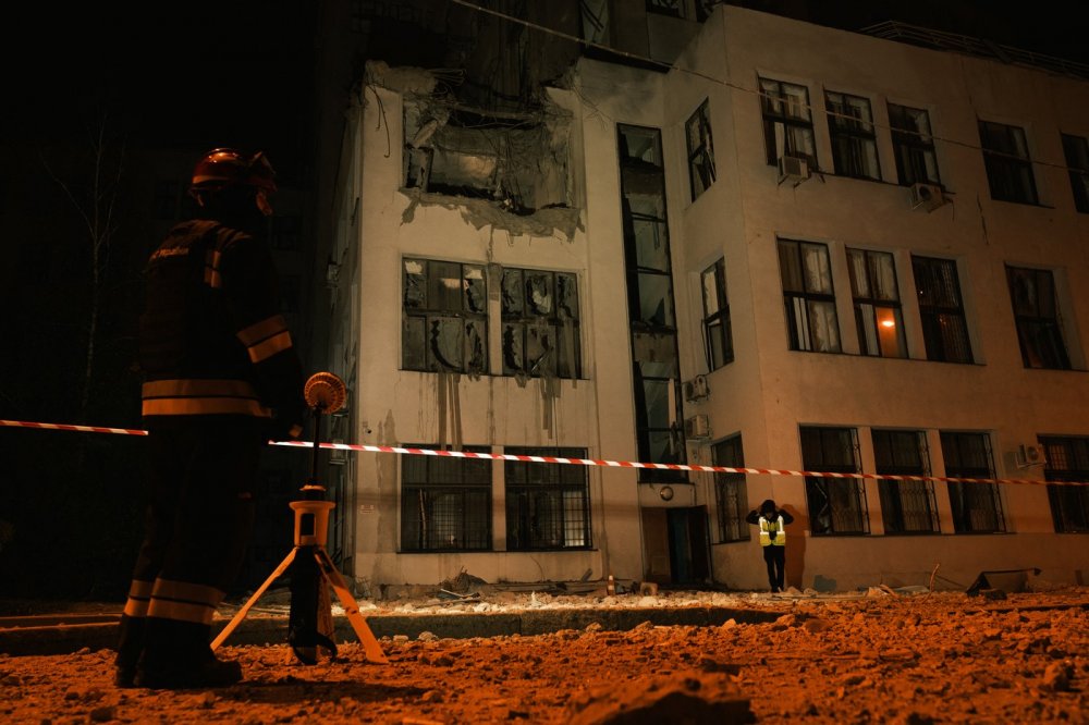 Ruský bombový útok na druhé největší ukrajinské město Charkov poničil významnou architektonickou památku Deržprom. Ta je označována za první sovětský mrakodrap