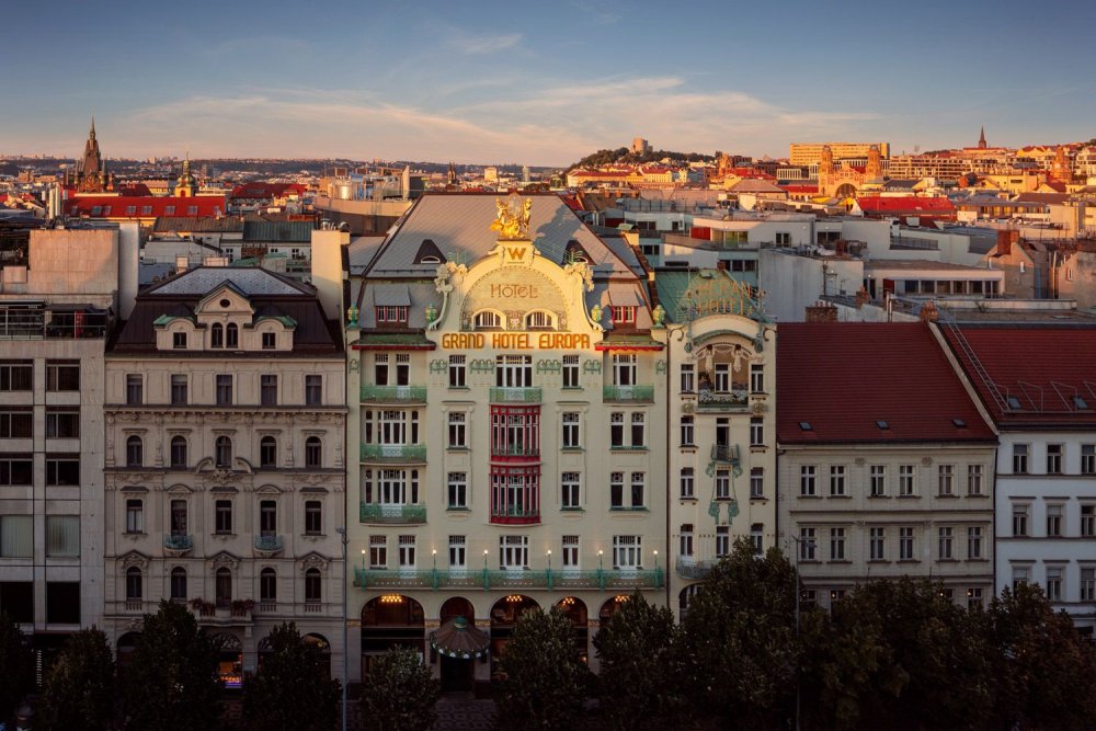 Hotel Evropa či Grandhotel Evropa byla postavena v roce 1872 jako novorenesanční, hlavní trakt do náměstí byl pak zbořen a je novostavbou z let 1904-1905. 