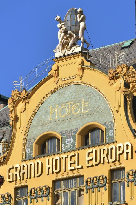 V roce 1924 hotel koupil restauratér Karel Šroubek.